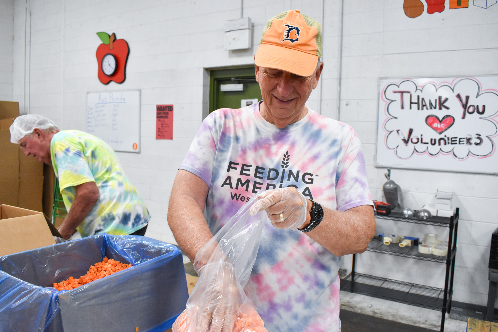 Volunteer repacks carrots in Reclamation